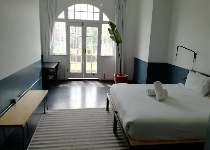 Halo Hybrid Hotel