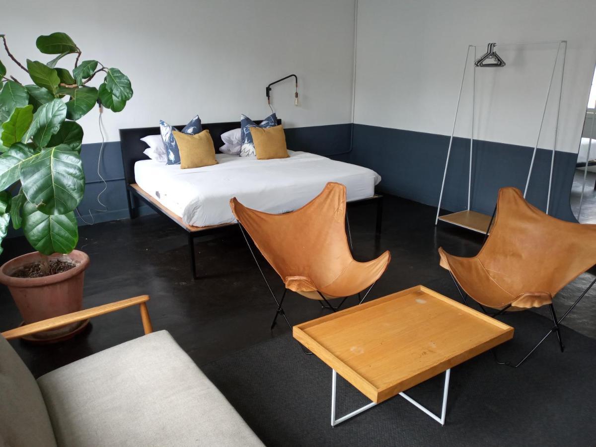 Halo Hybrid Hostel *